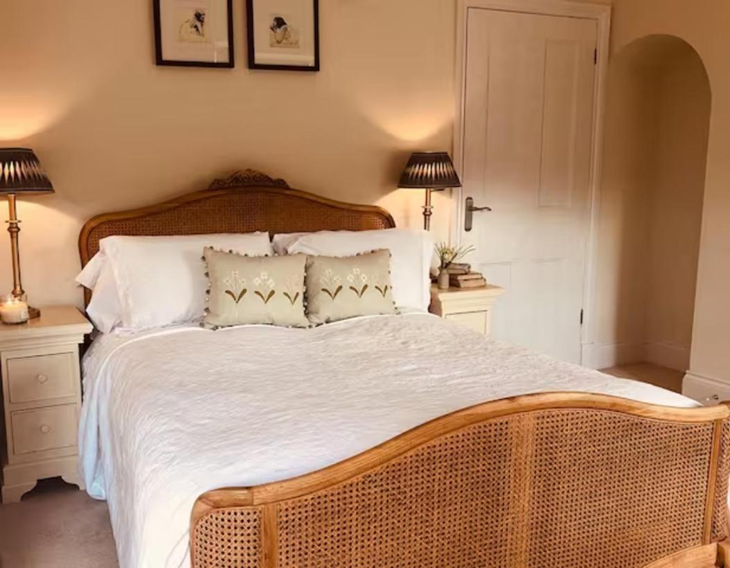 Pass The Keys Old Beams Luxury Style & Comfort In Town Centre Bakewell Exterior photo